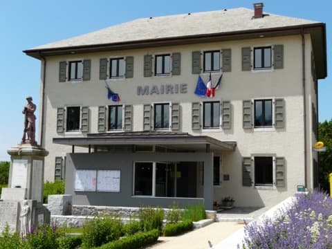Loueur de bennes Féternes