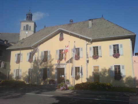 Loueur de bennes Taninges